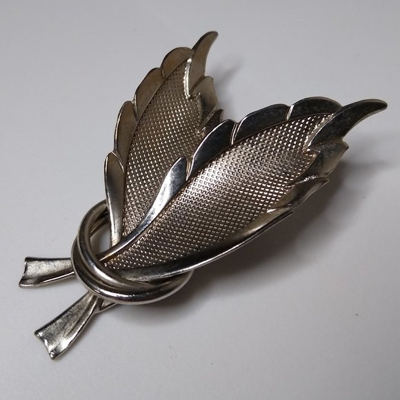Vintage Metal Feather Brooch - Picture 1 of 16